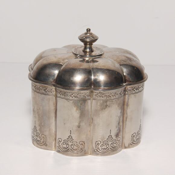 Vintage Godinger Silver Plated Scalloped Edge Trinket Box Red Velvet Lining 1994 - Picture 2 of 7